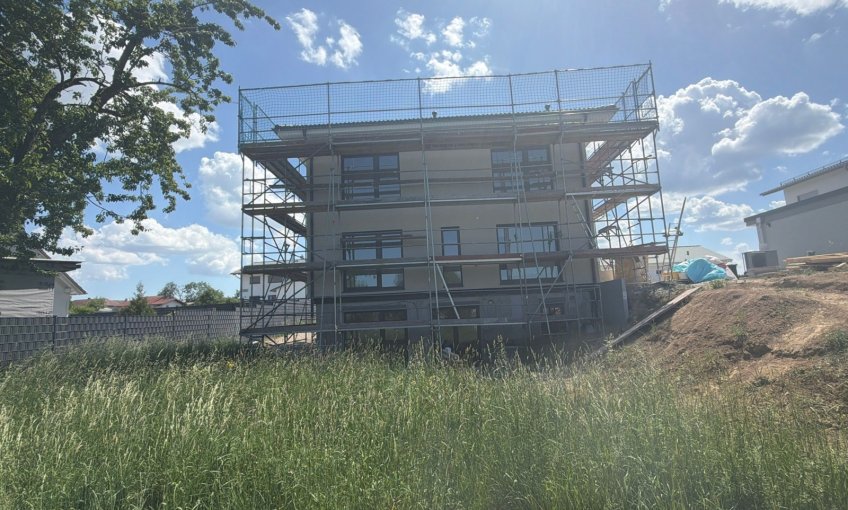 Das Haus steht.