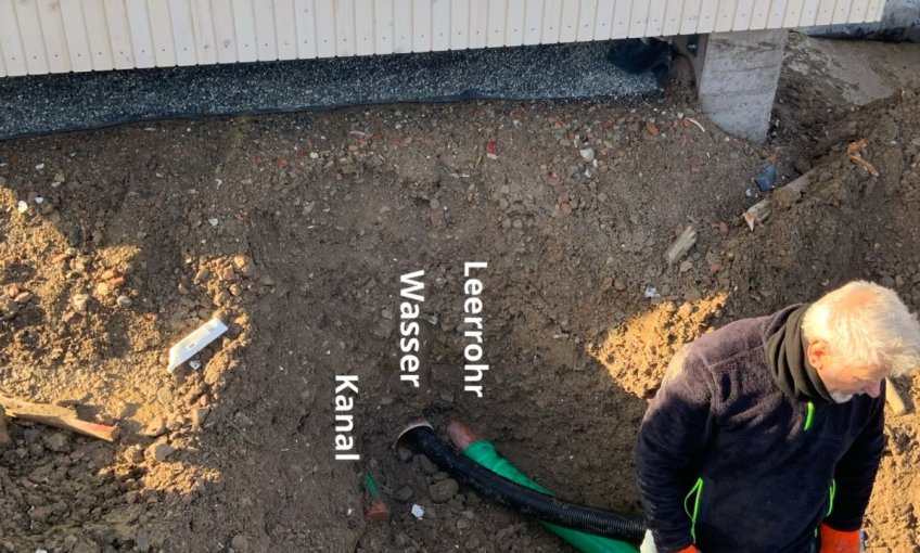 Jetzt können die Außenanschlüsse mit dem Haus verbunden werden.