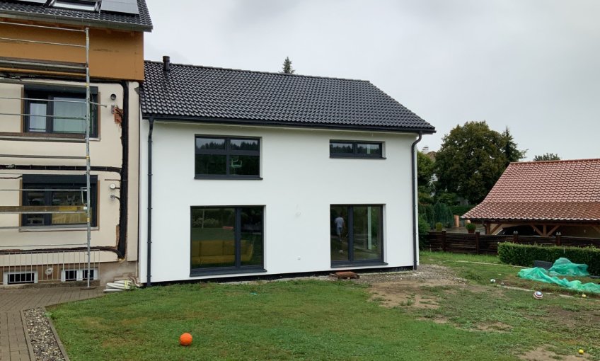 Glückwunsch der Familie A. zum neuen Haus.