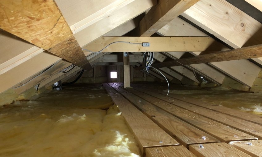 Ein Blick ins Innere, der Dachstuhl wurde gedämmt.