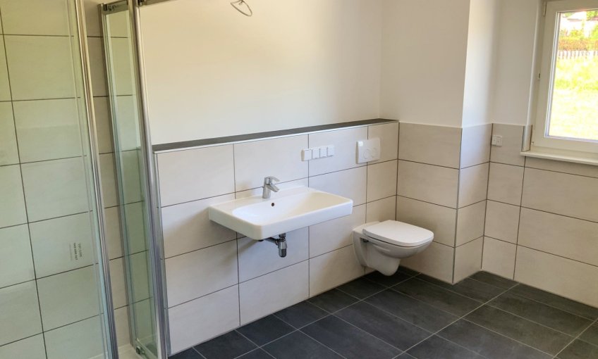 Auch die Sanitärendmontage ist fast abgeschlossen.