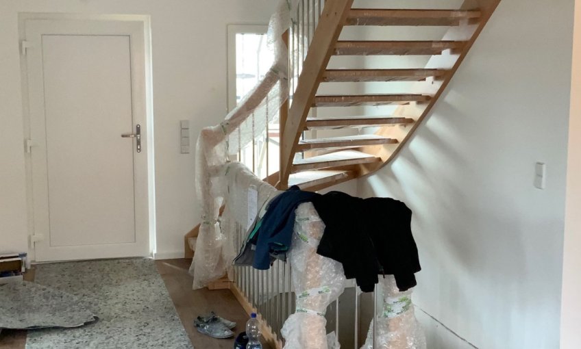 Beim Betreten des Hauses erwartet die Bauherren der erste Wow-Effekt: Die Treppe wurde eingebaut!