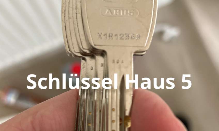 Viel mehr als die Möbel fehlen nun nicht mehr, damit aus dem Haus ein Zuhause wird. Heute war Schlüsselübergabe für alle 5 Häuser.