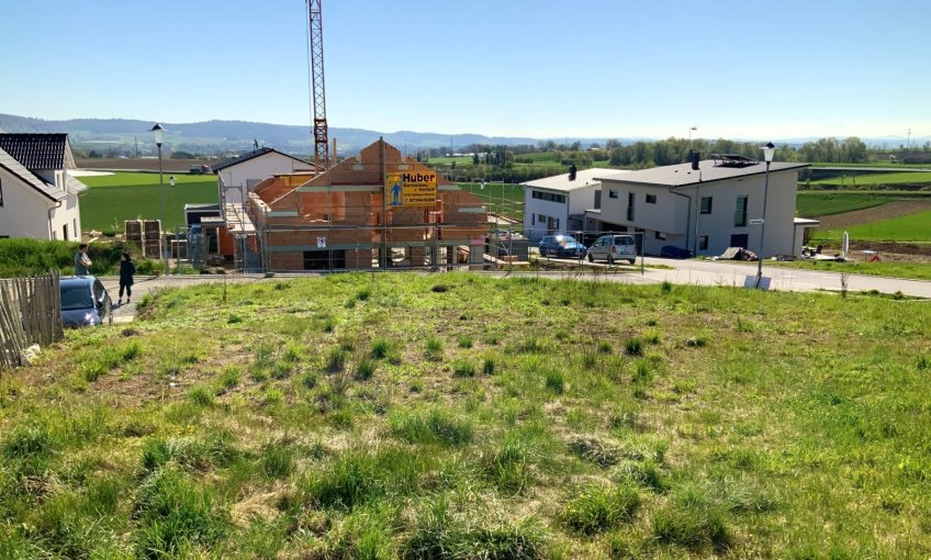 Auf diesem Grundstück in Jestetten wird das neue DanWood Haus „Point 150.19“ von Familie W. entstehen.