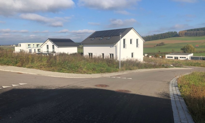 Das Grundstück für den Tiny Haus ist gefunden und schon bald beginnen hier die Erdarbeiten.