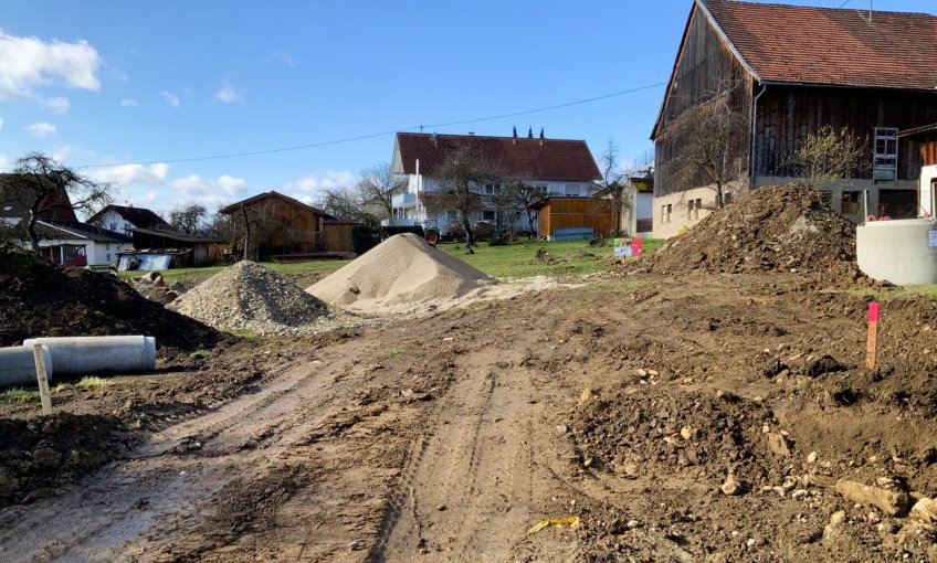 Der Kies für das Kiesbett wurde geliefert.