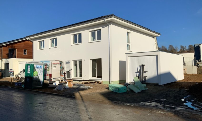 Geschafft! die Bauherren können ihr modernes Traumhaus beziehen.