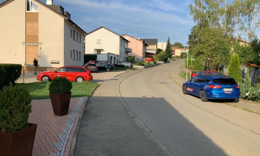 Heute hat sich der Bauleiter schon mal einen Überblick über das Grundstück verschafft.