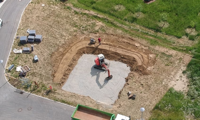 Die Erdarbeiten auf dem Grundstück in Sentenhart laufen.