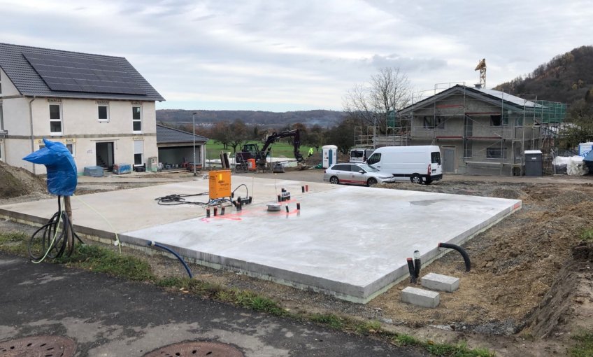 Der erste Meilenstein ist geschafft: Die Bodenplatte ist fertig.