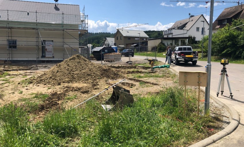 Die Vorbereitungen auf dem Grundstück laufen.