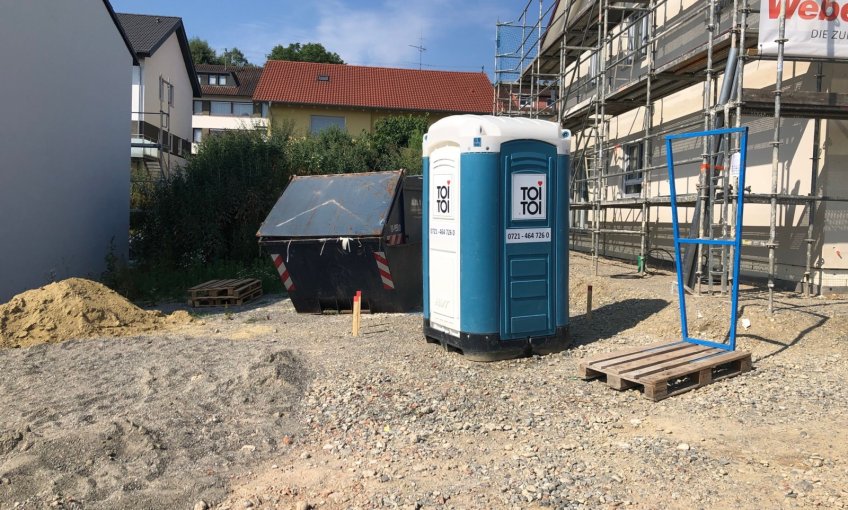 Die Vorbereitungen auf dem Grundstück haben begonnen. 