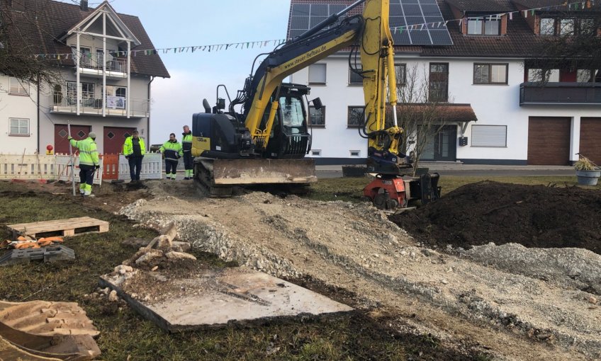 Die Baustelle wurde eingerichtet und mit den Erdarbeiten begonnen.
