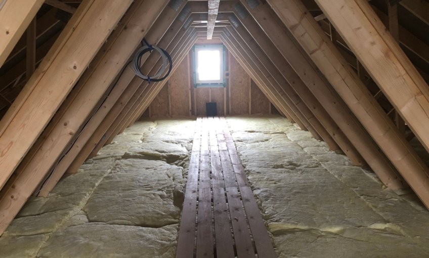 Vom Boden bis zum Dach! Es ist geschafft! Der Rohbau wurde fertiggestellt und der Dachstuhl errichtet.