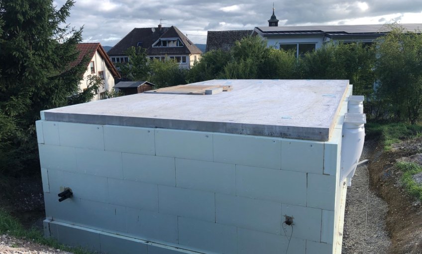 Die Lichtschächte wurden montiert.