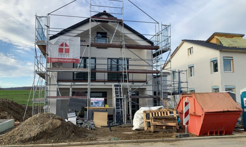 Von außen sieht das Haus schon sehr schön aus. Der Rohbau ist abgeschlossen.