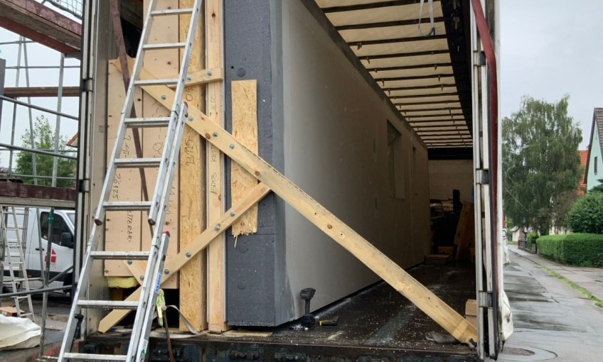 Es ist so weit! Heute wird das Haus geliefert.