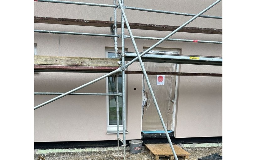 In der Zwischenzeit, wurde auch das Haus geliefert und aufgestellt.