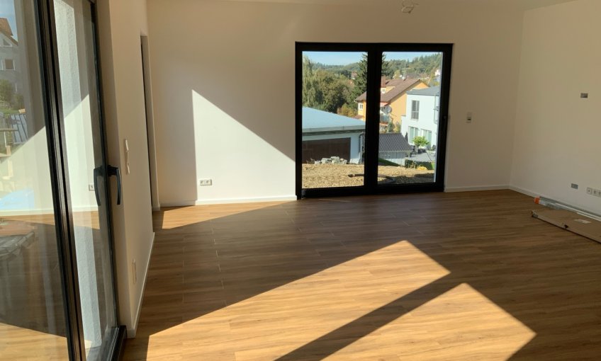 Die Wände wurden fertig gestrichen und die Böden verlegt.