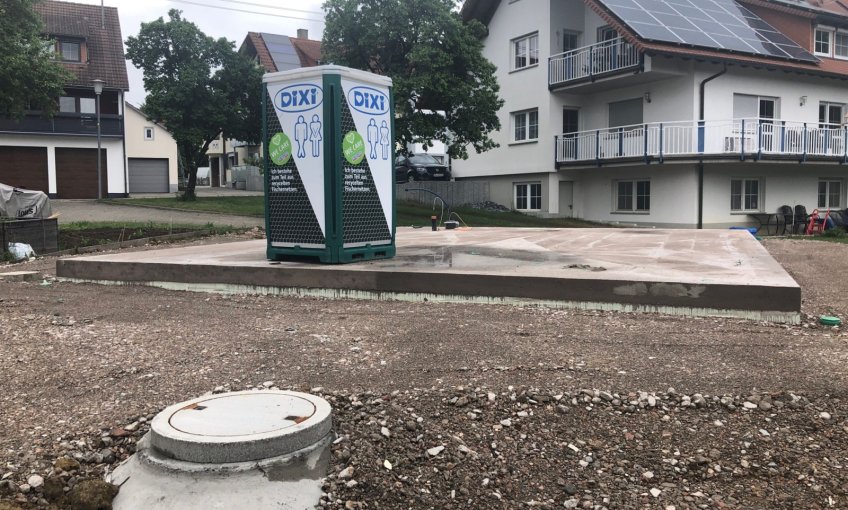Jetzt ist auch die Bodenplatte fertig, das Haus kann kommen.
