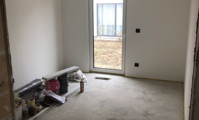 Der Innenausbau schreitet voran, der Estrich wurde aufgetragen.