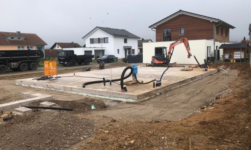 Es geht gut voran, die Bodenplatte ist fertig.