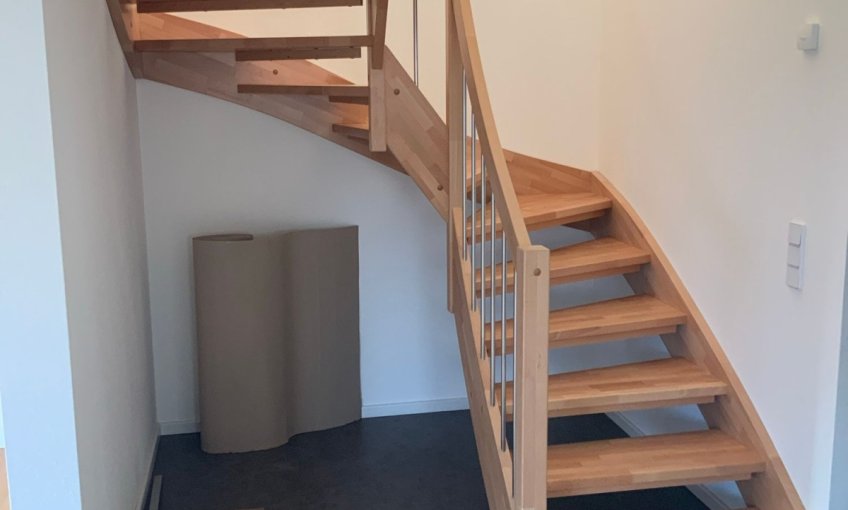 Die Innentreppe wurde montiert.