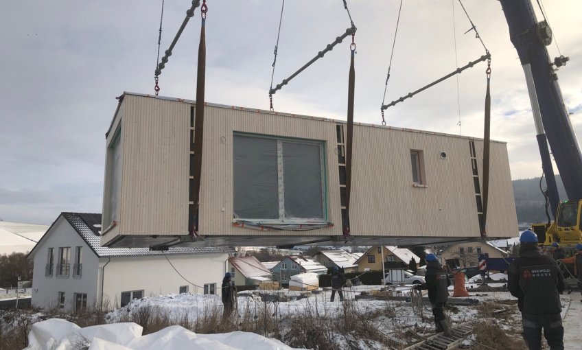 Das sieht schon gigantisch aus, das Haus in der Luft.