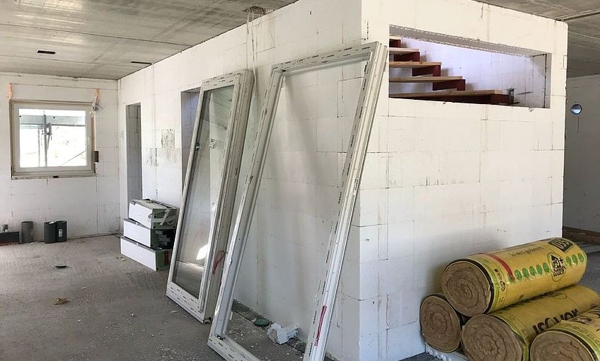 Innen wurde die Bautreppe montiert.