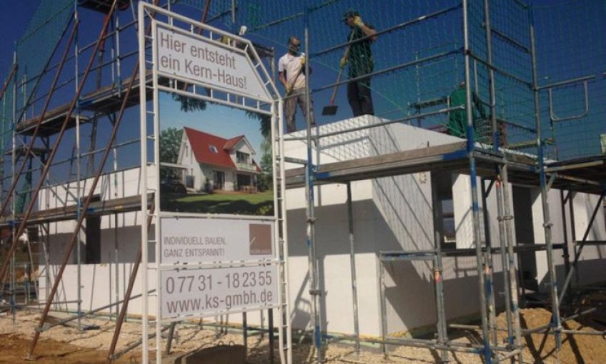 Bald sieht das Haus so aus wie auf dem Bauschild.